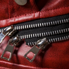 Männliche lederjacke mit steppdesign - lässiger biker-mantel für jede jahreszeit